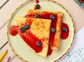 Блинчики с голубикой и ягодным соусом