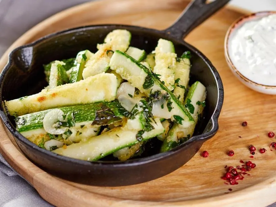 Кабачки с соусом дзадзыки